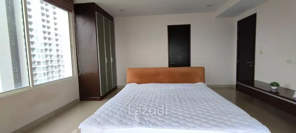 Large Unit Condo Residence @ Dream for Sale