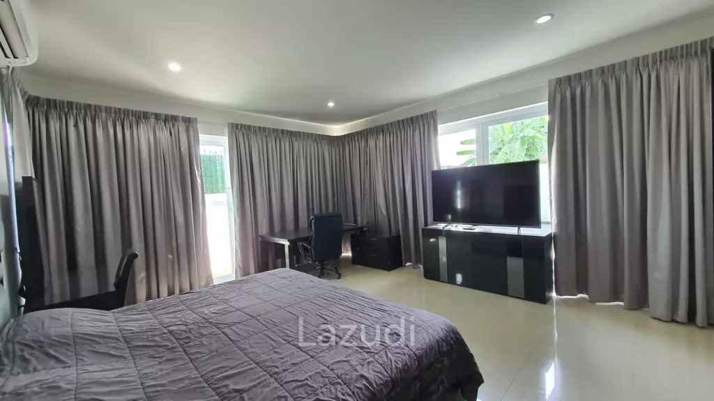 Contemporary House for Sale in Na Jomtien