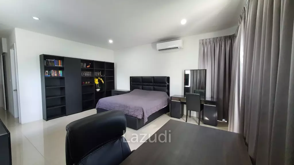 Contemporary House for Sale in Na Jomtien