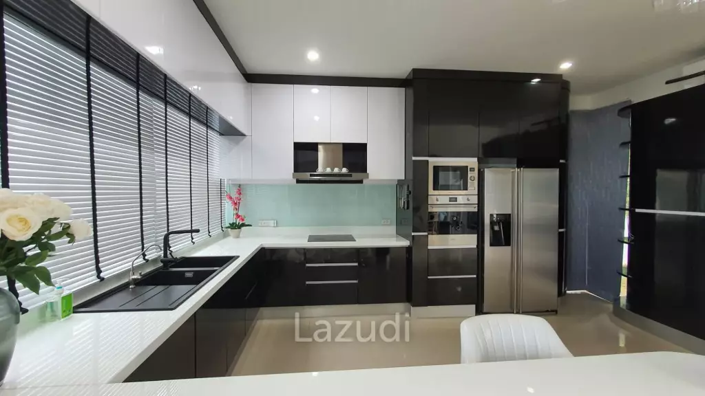Contemporary House for Sale in Na Jomtien