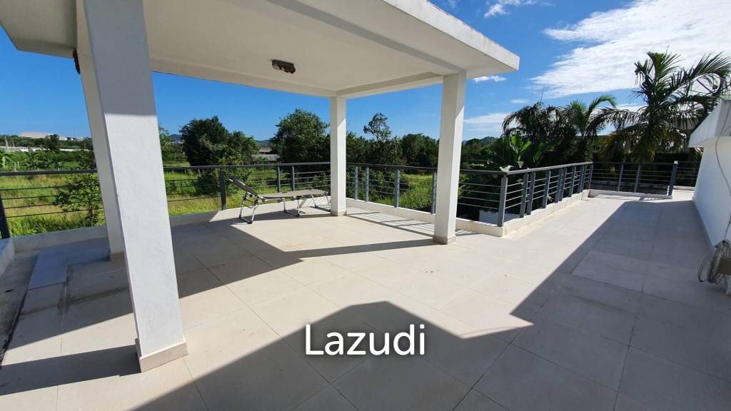Contemporary House for Sale in Na Jomtien