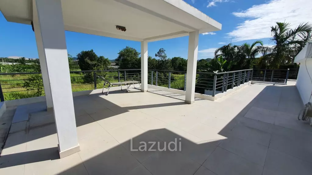 Contemporary House for Sale in Na Jomtien