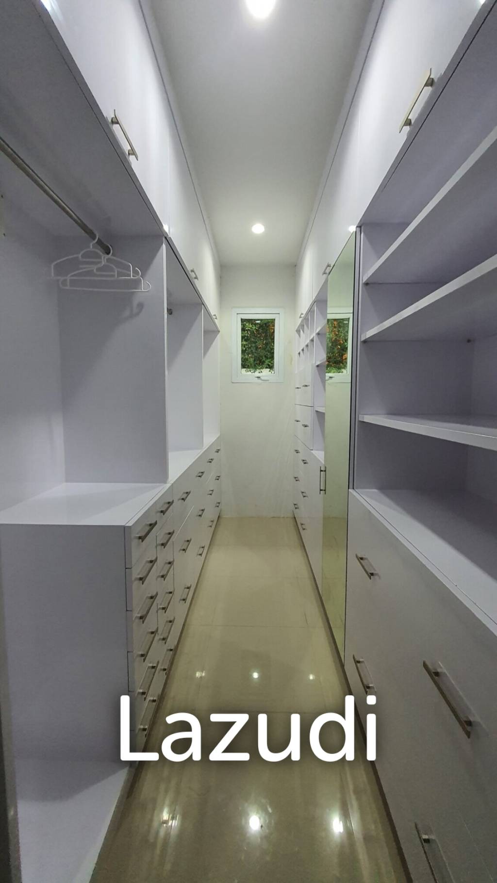 Contemporary House for Sale in Na Jomtien
