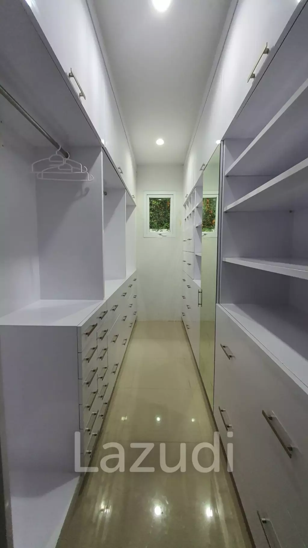 Contemporary House for Sale in Na Jomtien