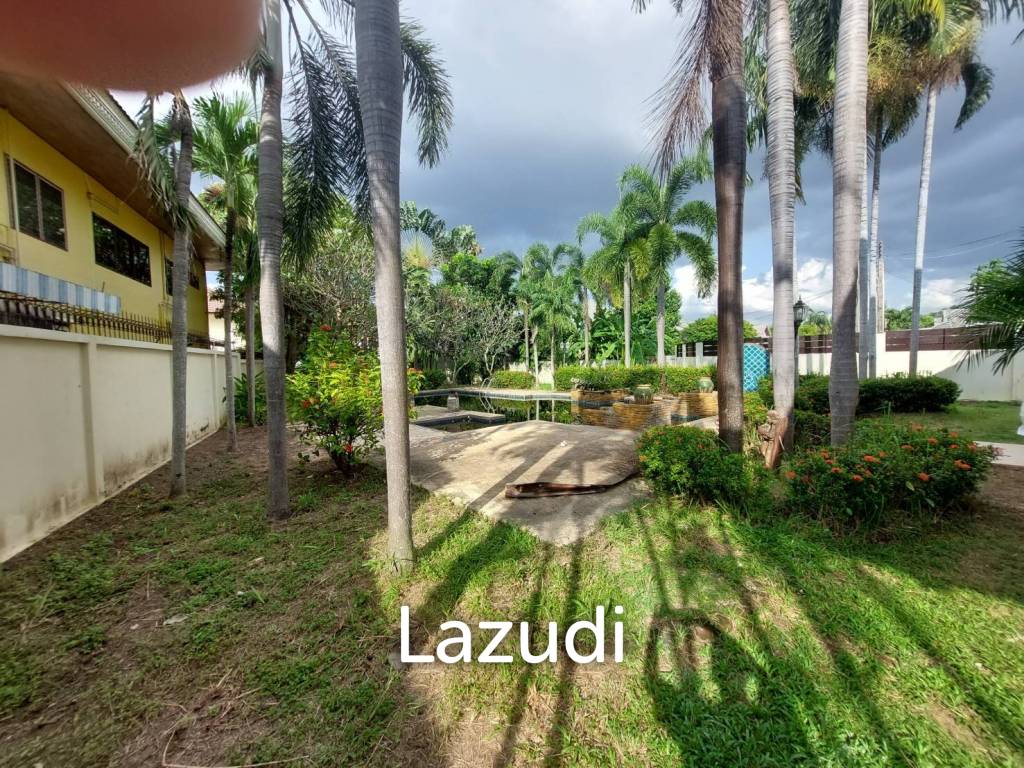 Large 2Storey house with 4 Bedrooms for Sale