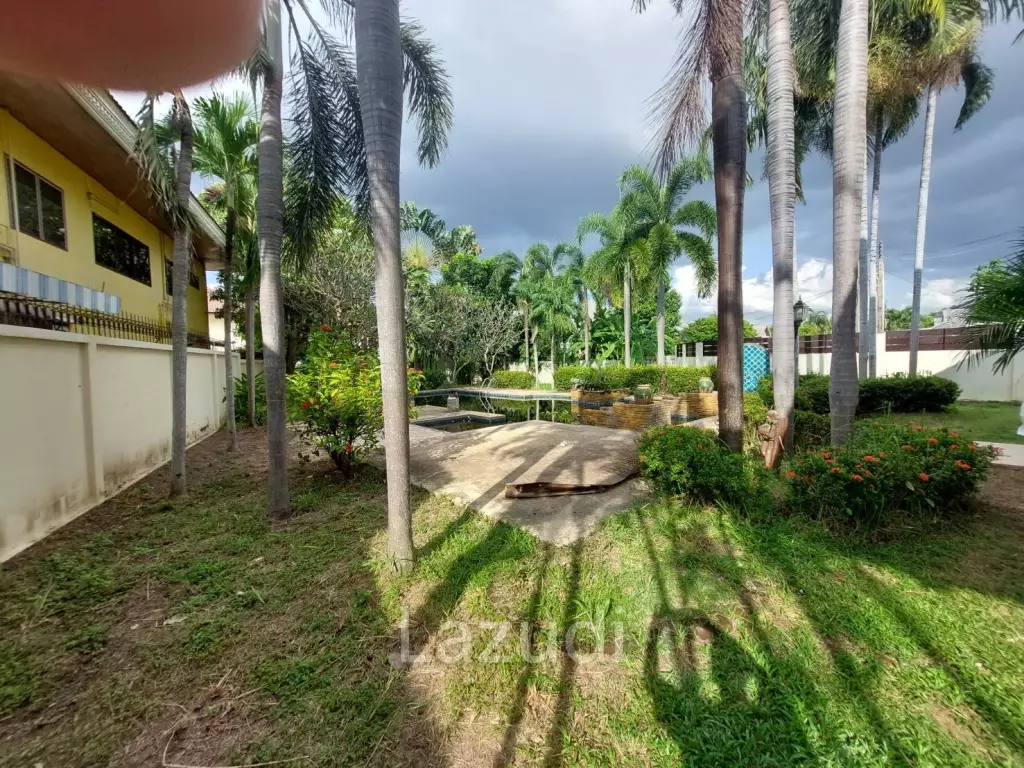Large 2Storey house with 4 Bedrooms for Sale