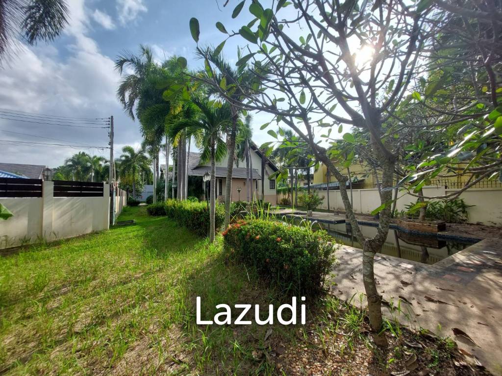 Large 2Storey house with 4 Bedrooms for Sale