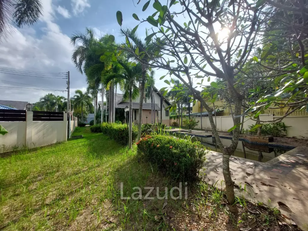 Large 2Storey house with 4 Bedrooms for Sale