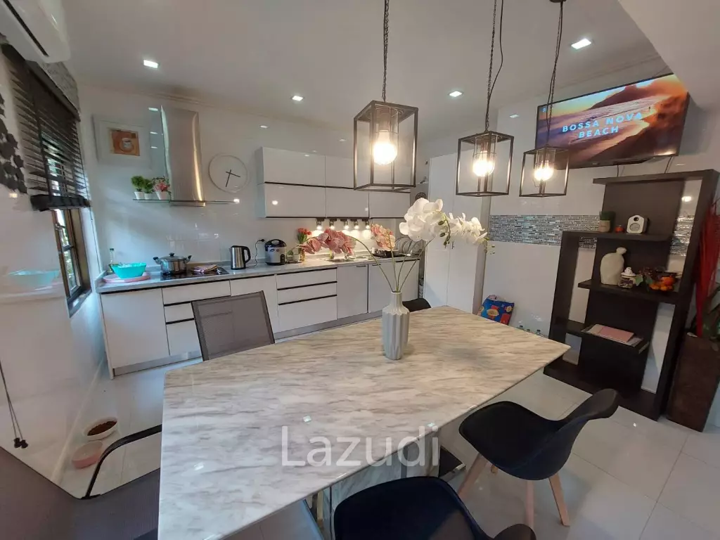 Large 2Storey house with 4 Bedrooms for Sale