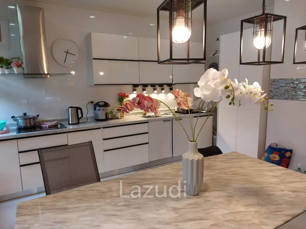 Large 2Storey house with 4 Bedrooms for Sale