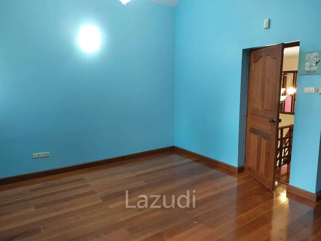 Large 2Storey house with 4 Bedrooms for Sale