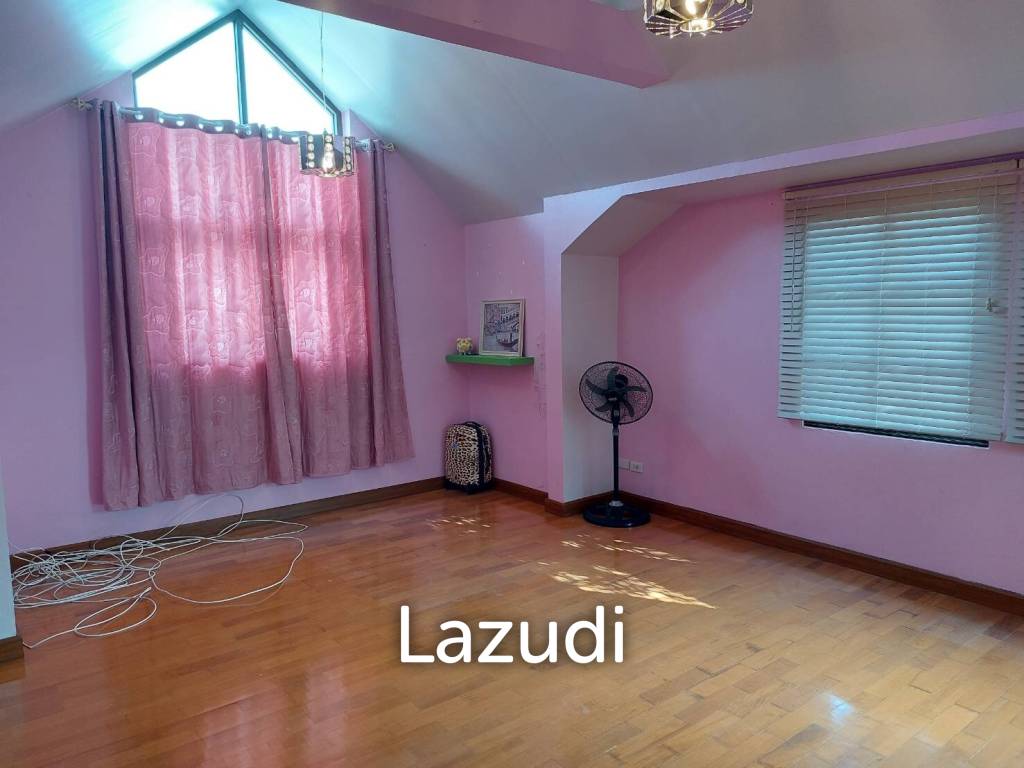 Large 2Storey house with 4 Bedrooms for Sale
