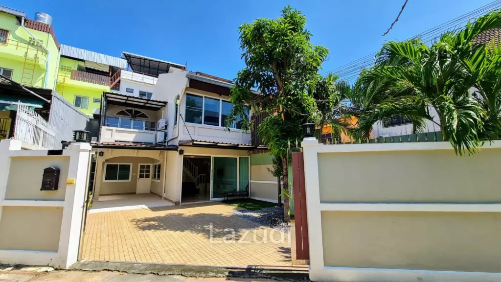 4 Bedrooms House for Sale in Na Kluea