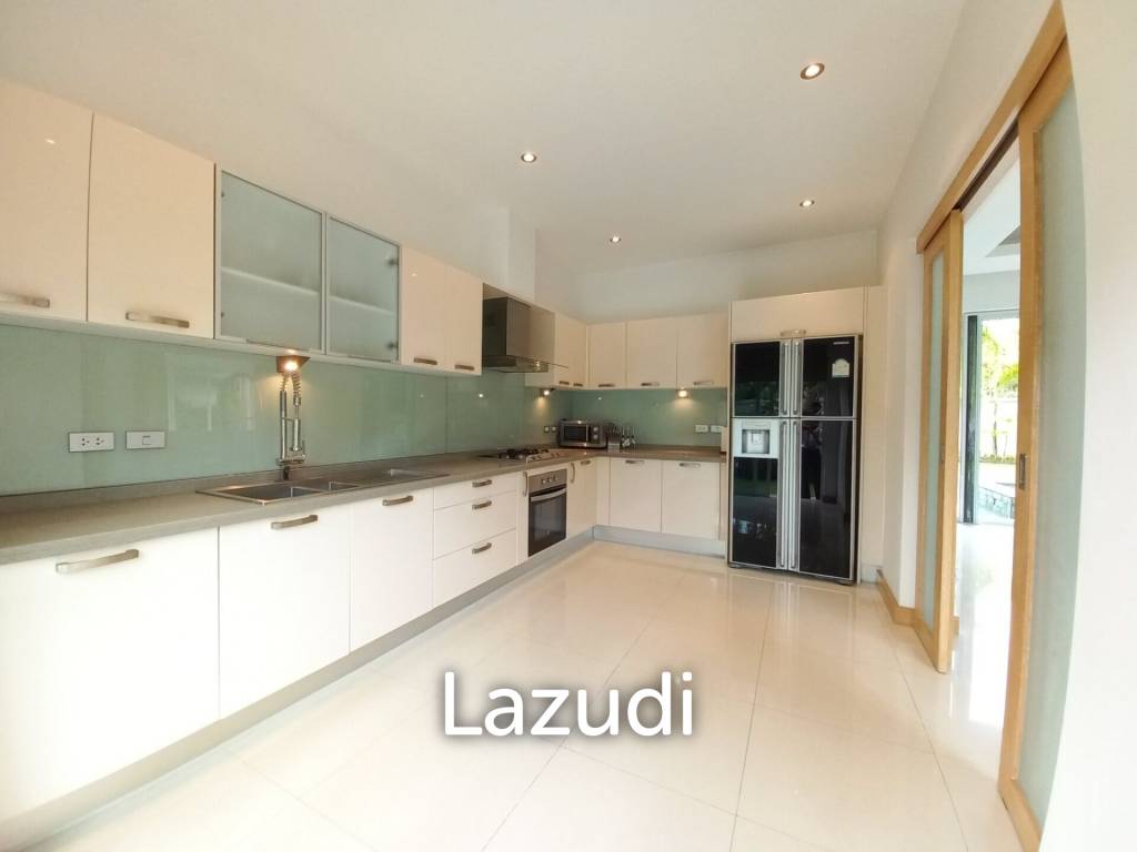 Luxury White House for Sale in East Pattaya