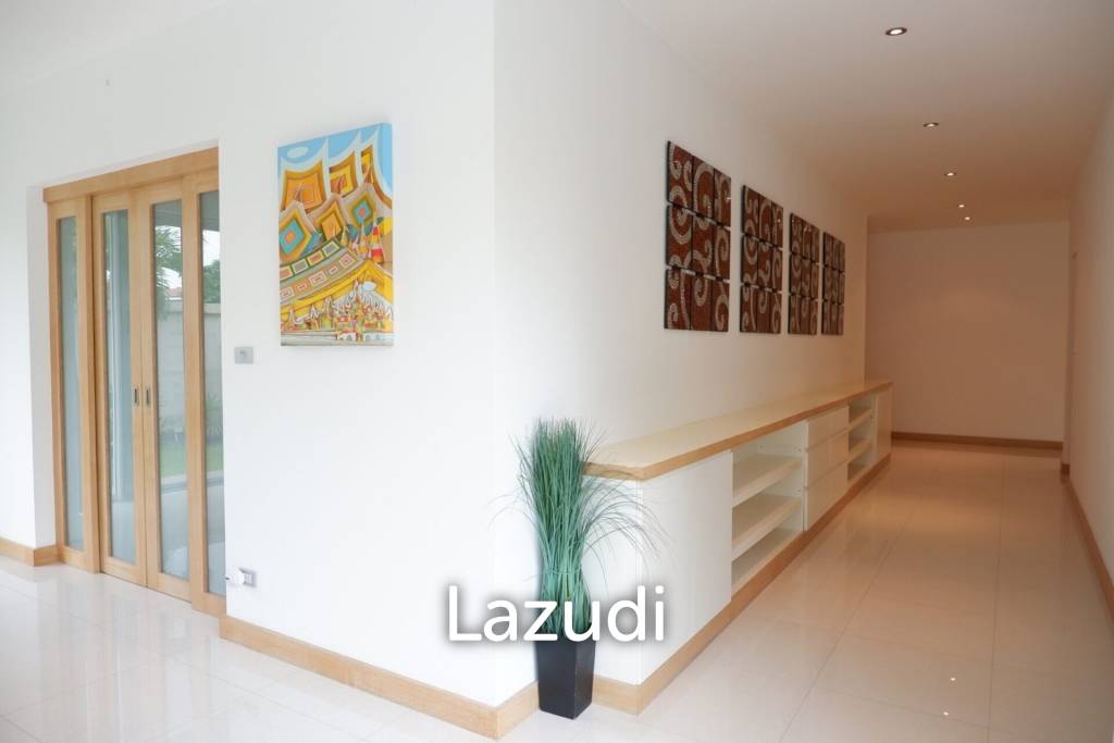 Luxury White House for Sale in East Pattaya