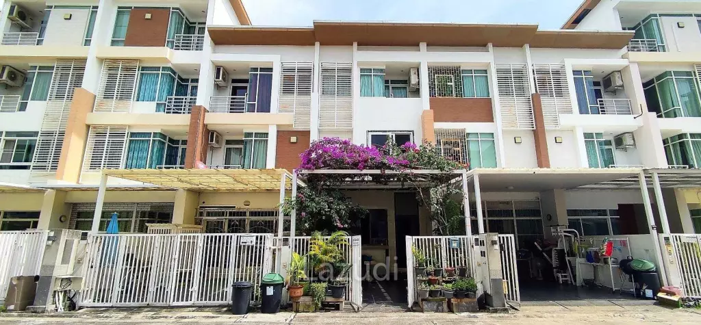 3Storey Home for Sale in Jomtien Pattaya