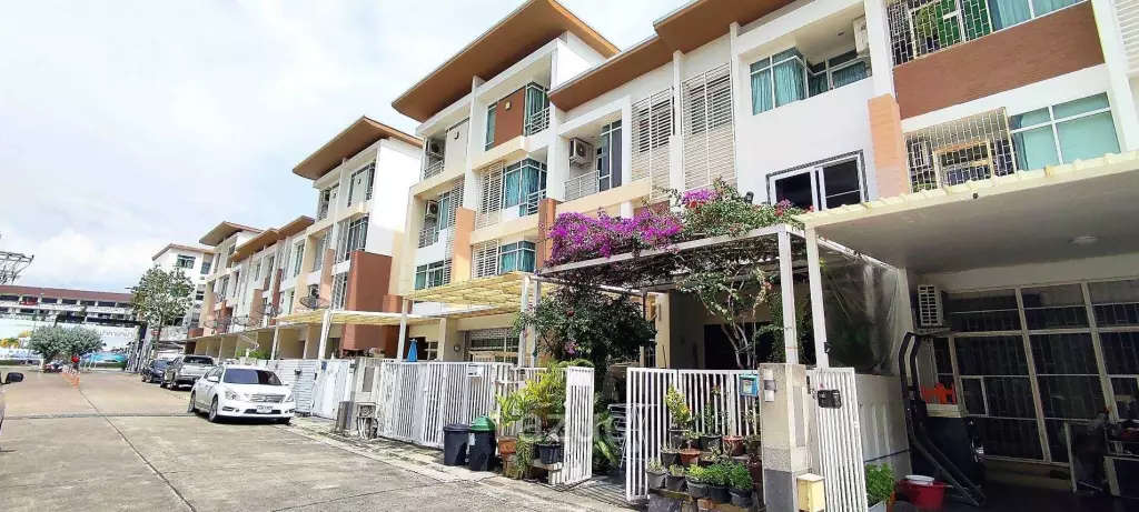 3Storey Home for Sale in Jomtien Pattaya