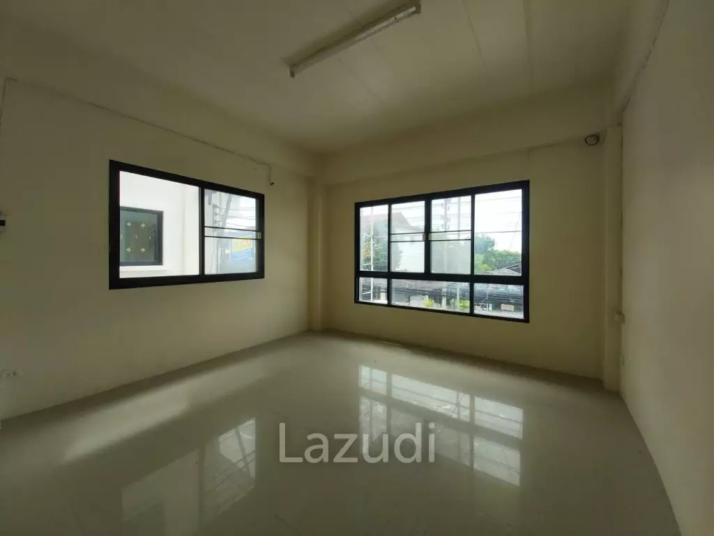 Two Storey Shophouse For Sale in East Pattaya