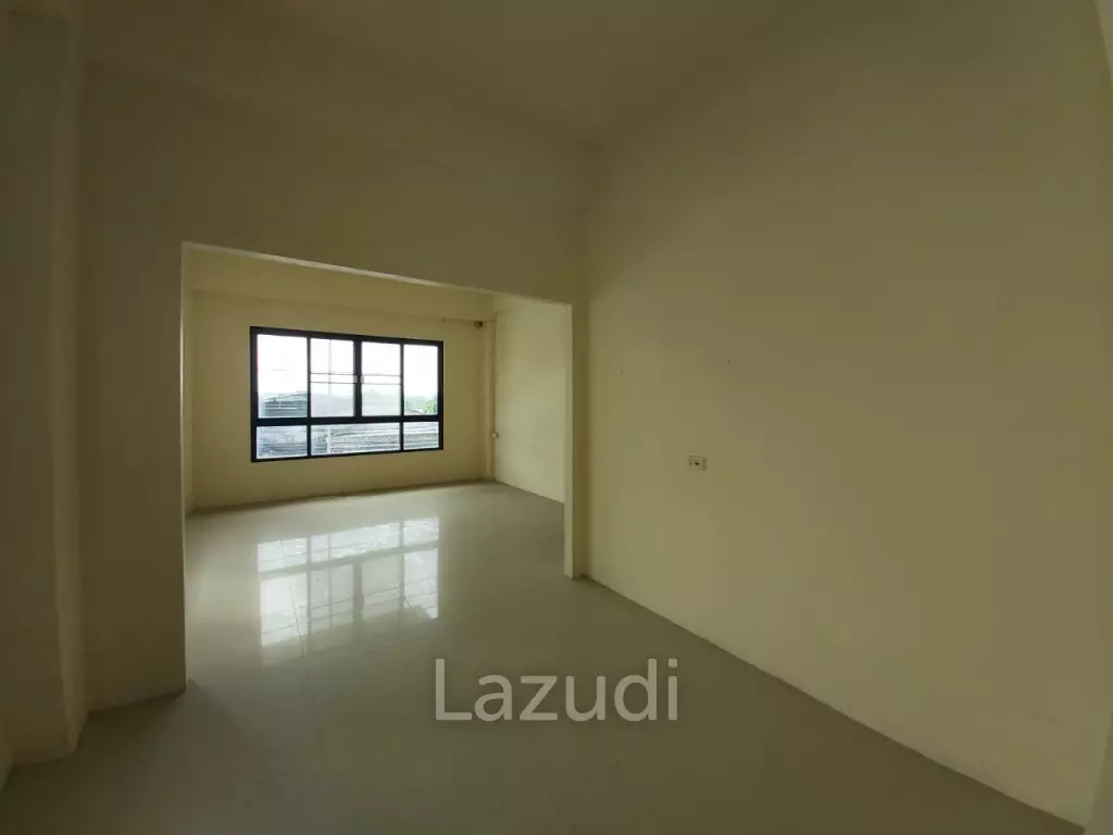 Two Storey Shophouse For Sale in East Pattaya