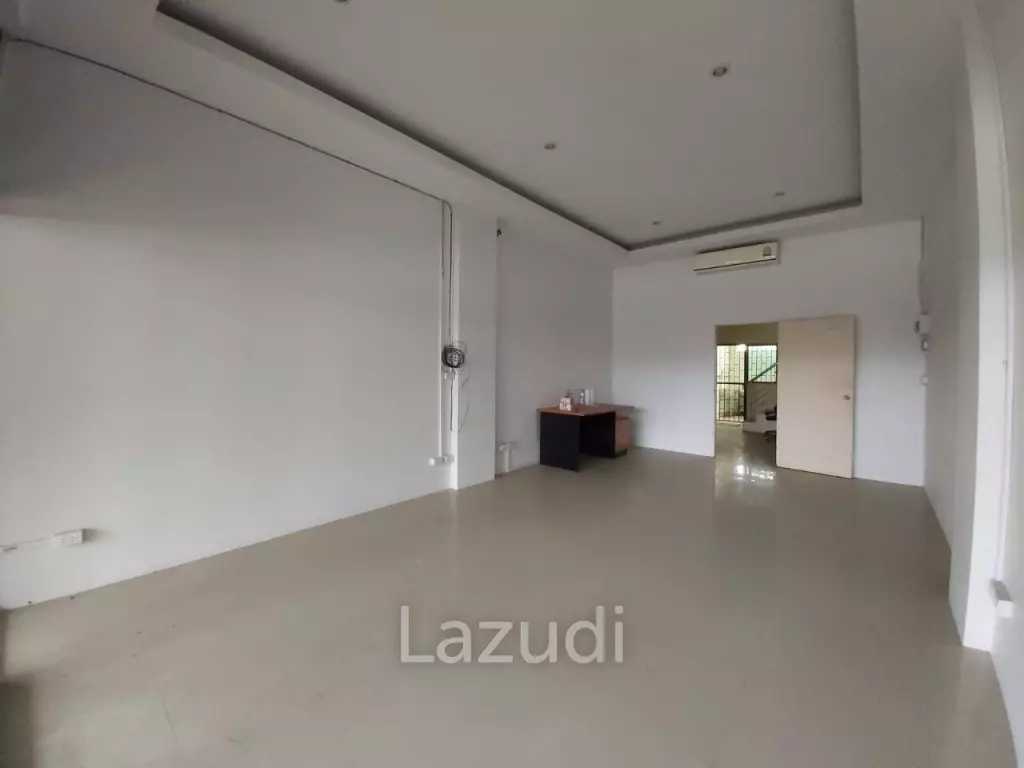 Two Storey Shophouse For Sale in East Pattaya