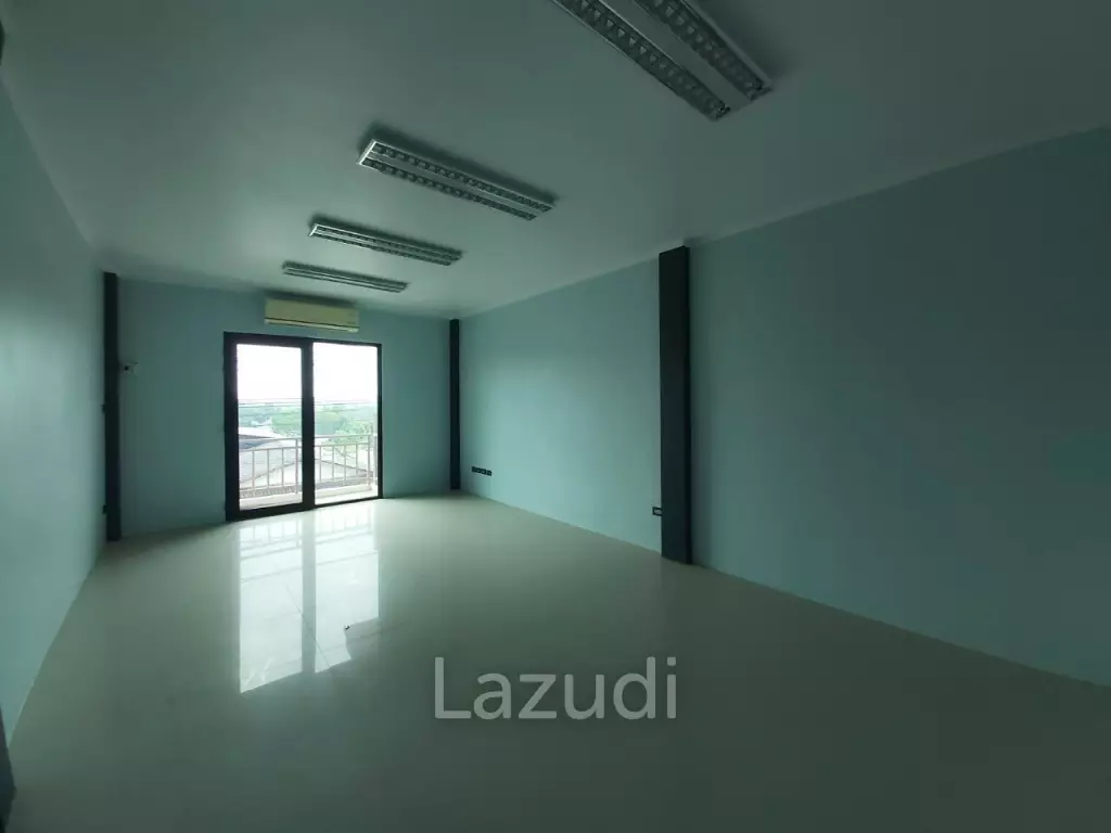 Two Storey Shophouse For Sale in East Pattaya