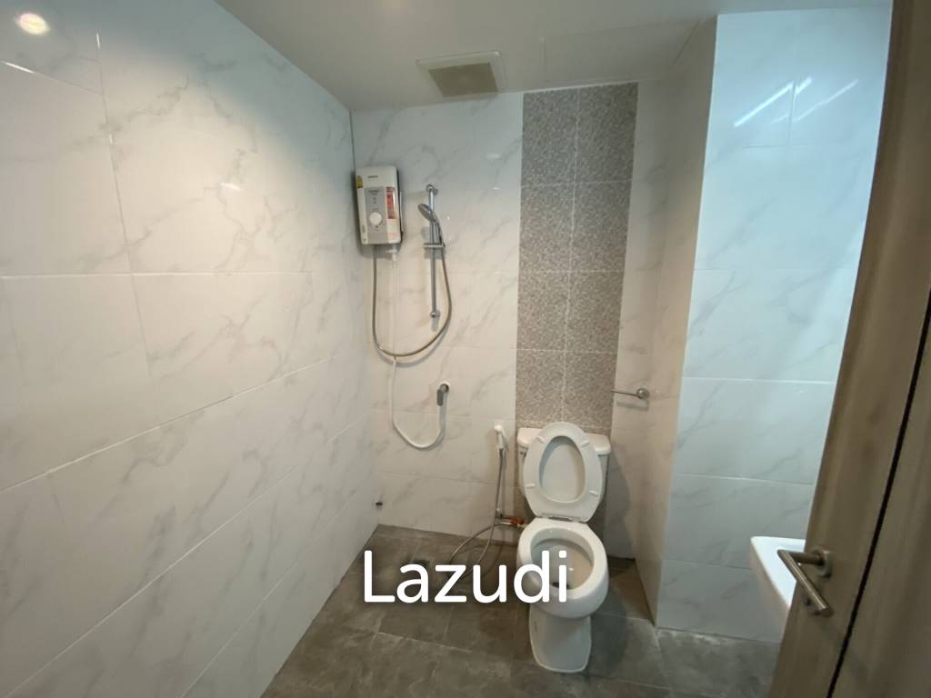 Unfurnished Condo for Sale in Thepthip Mansion