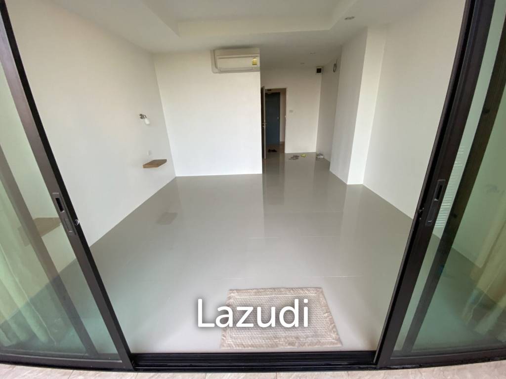 Unfurnished Condo for Sale in Thepthip Mansion