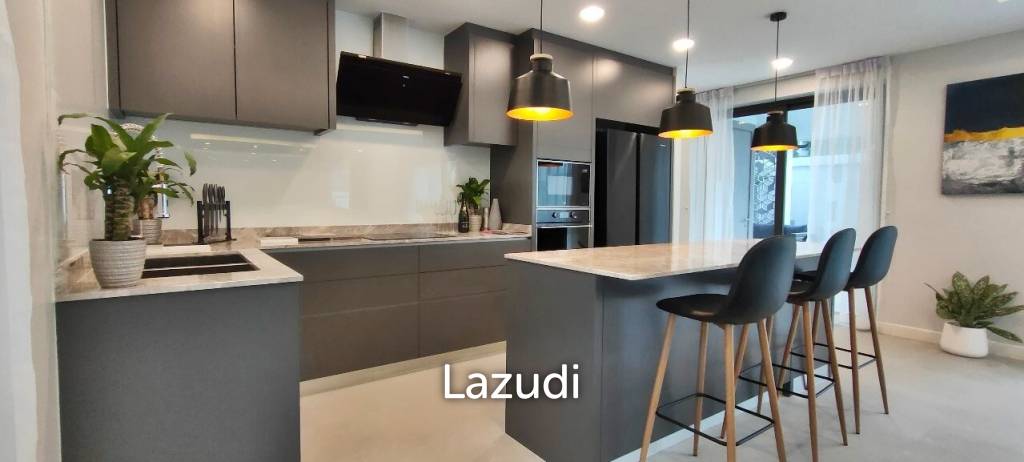 Luxury Jomtien Pool Villa for Sale in Pattaya