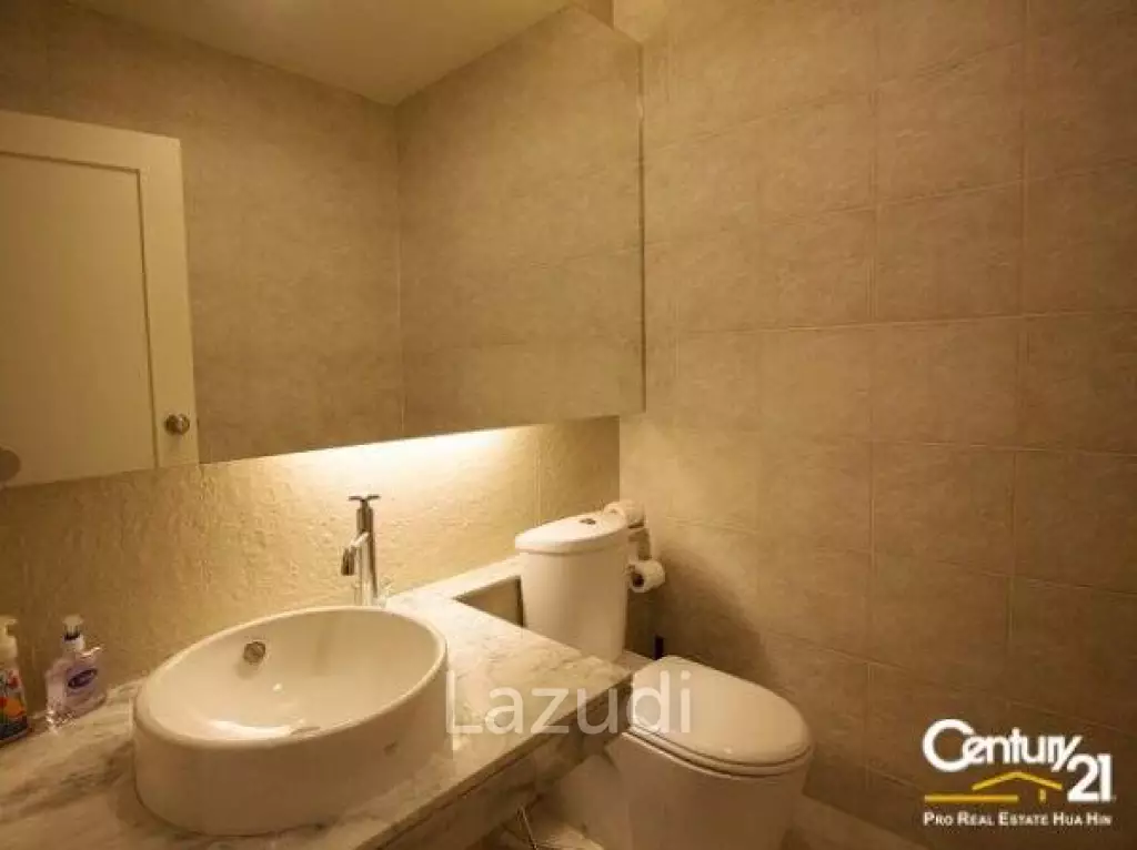 Luxury 2 Bed Condo at Palm Hills