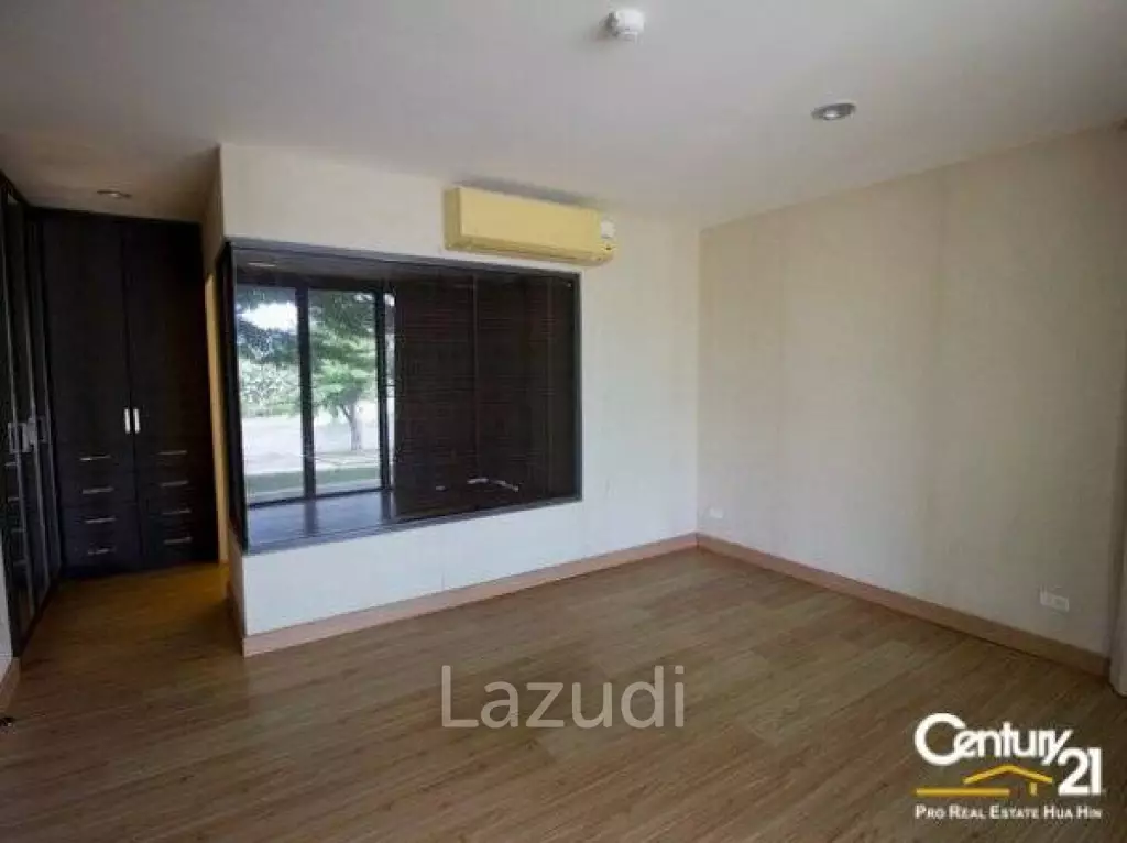 Luxury 2 Bed Condo at Palm Hills