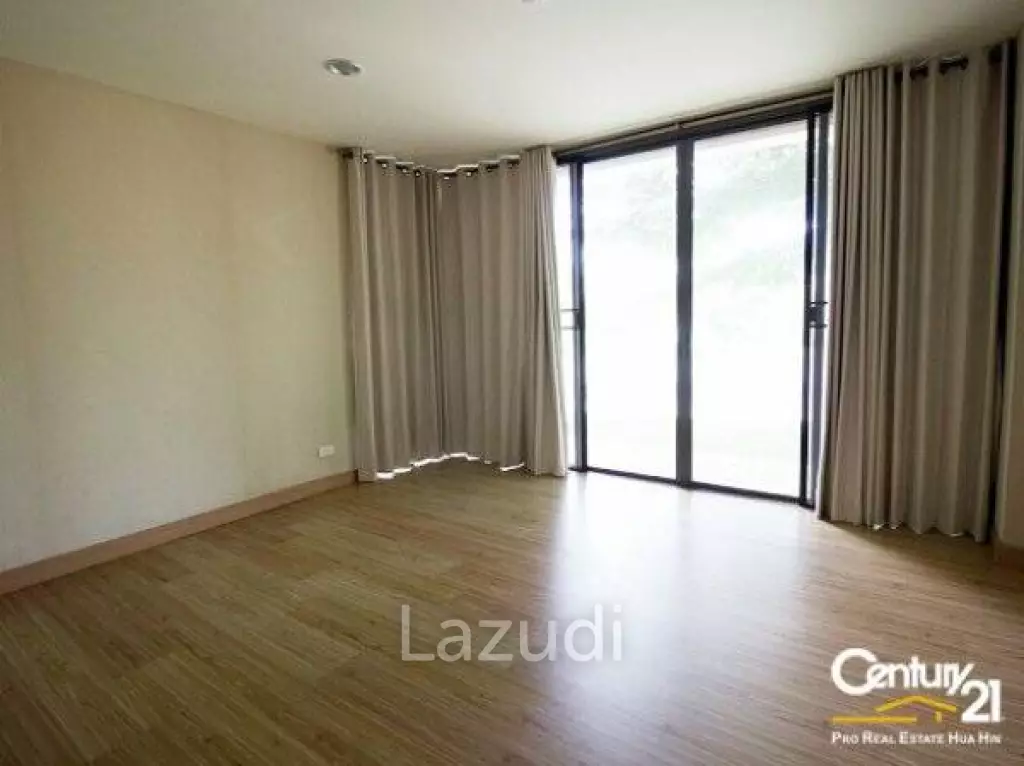 Luxury 2 Bed Condo at Palm Hills