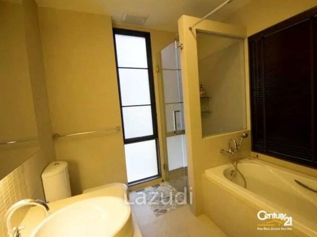 Luxury 2 Bed Condo at Palm Hills