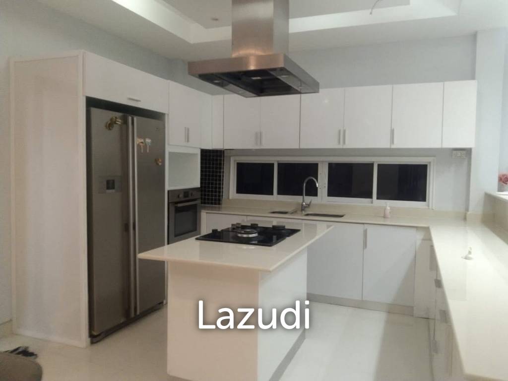 Large Private House for Sale in East Pattaya