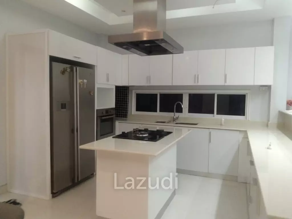 Large Private House for Sale in East Pattaya