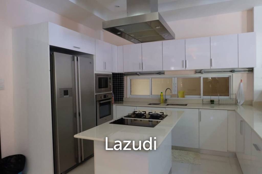 Large Private House for Sale in East Pattaya