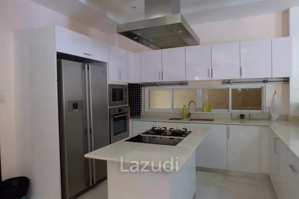 Large Private House for Sale in East Pattaya