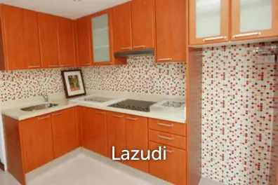 Condo on the 6th floor with nice views of mountains and the sea