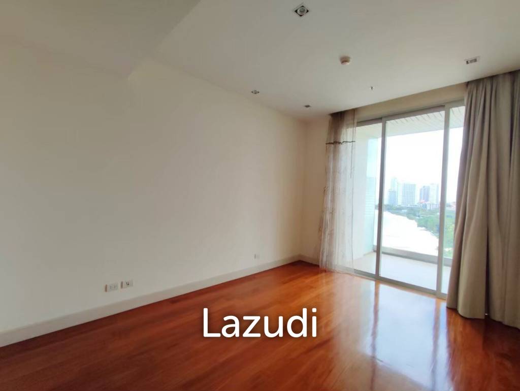 Beach Front Condo Unit for Sale At The Cove