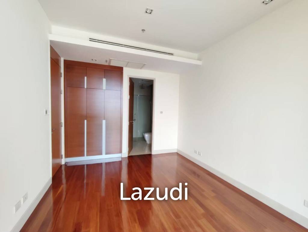 Beach Front Condo Unit for Sale At The Cove