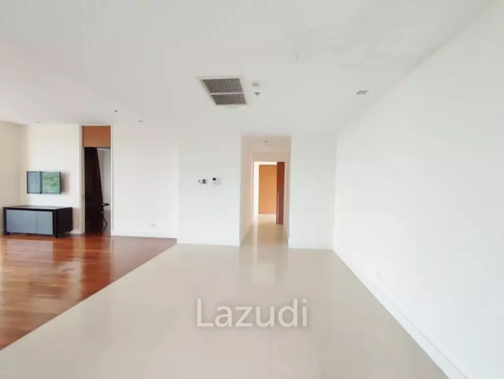 Lovely Beach Front Condo for Sale in The Cove