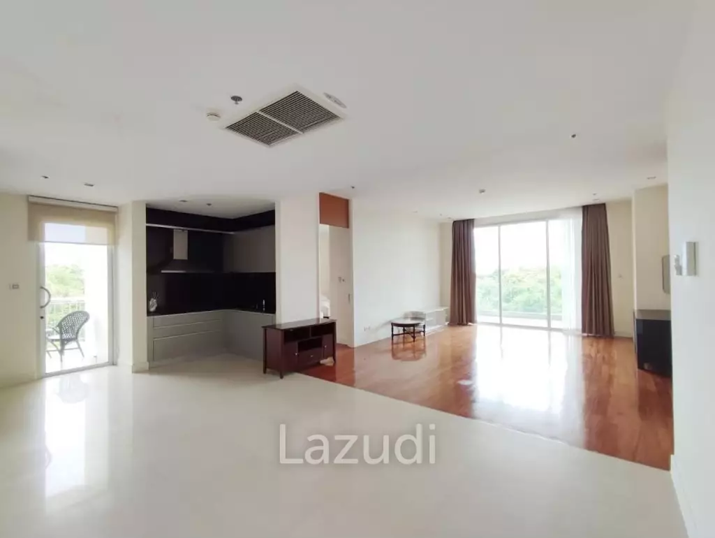 Lovely Beach Front Condo for Sale in The Cove