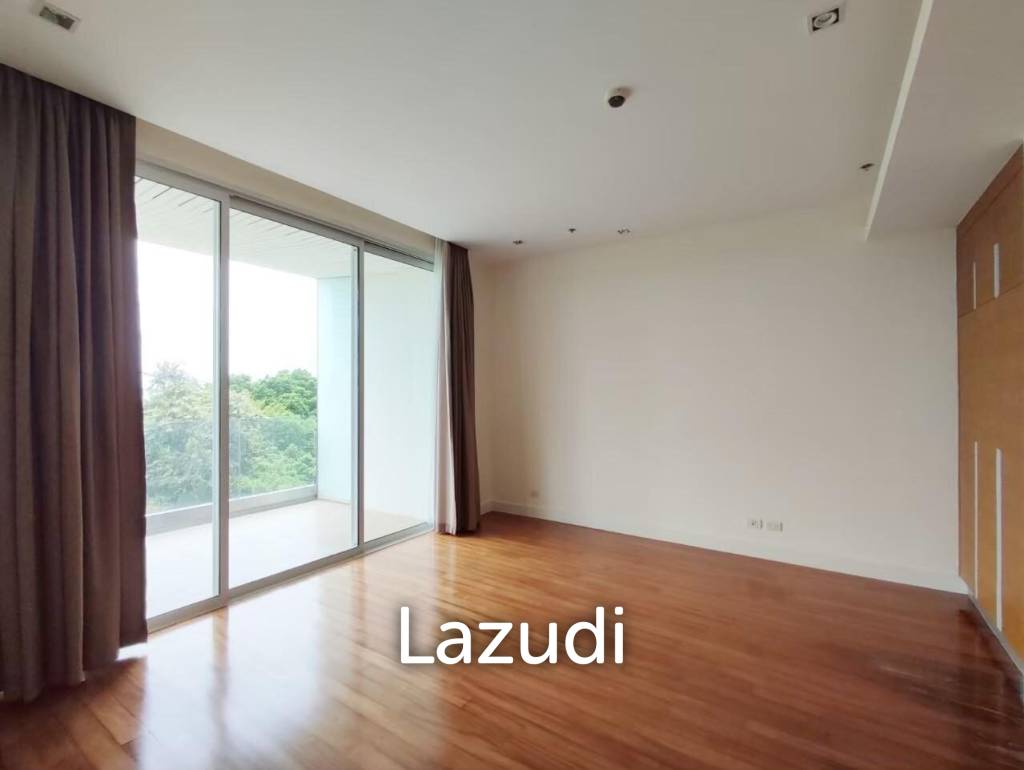Lovely Beach Front Condo for Sale in The Cove