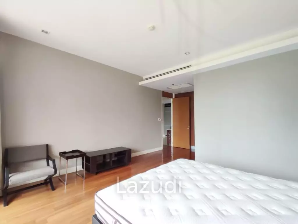Luxury Modern For Sale in The Cove Condo