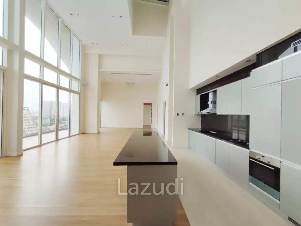 Amazing Beach Front for Sale in The Cove