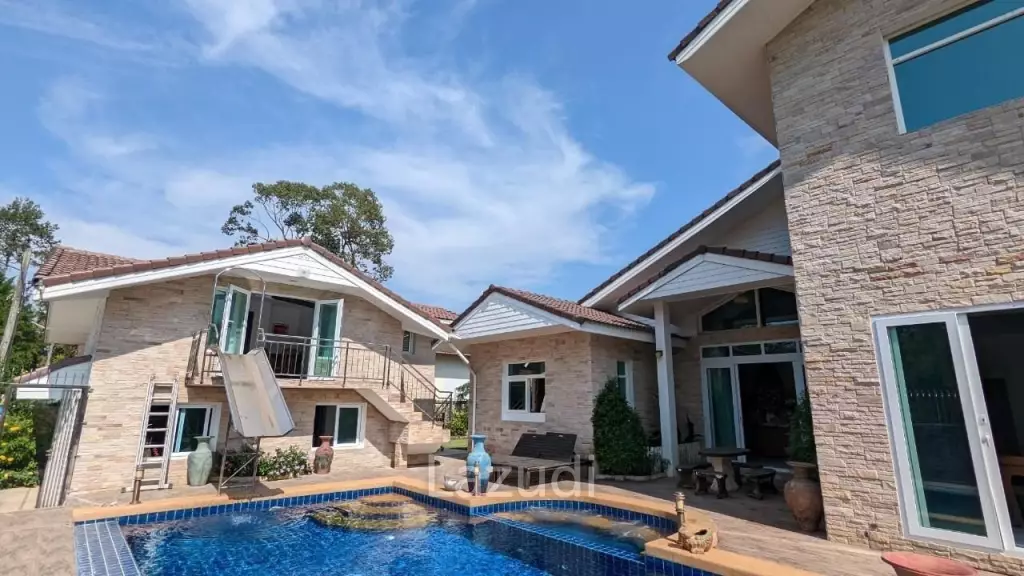 Lovely House in Bang Saray For Sale