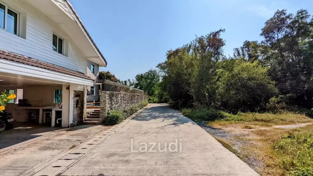 Lovely House in Bang Saray For Sale