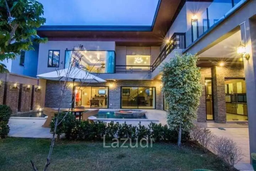 5 Bedrooms House for Sale in Huay Yai