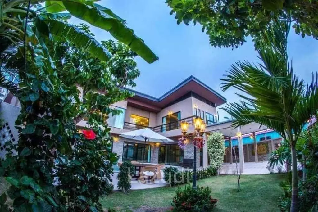 5 Bedrooms House for Sale in Huay Yai