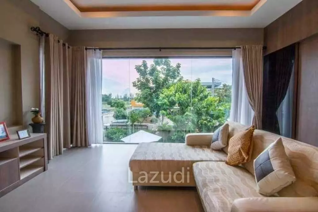 5 Bedrooms House for Sale in Huay Yai