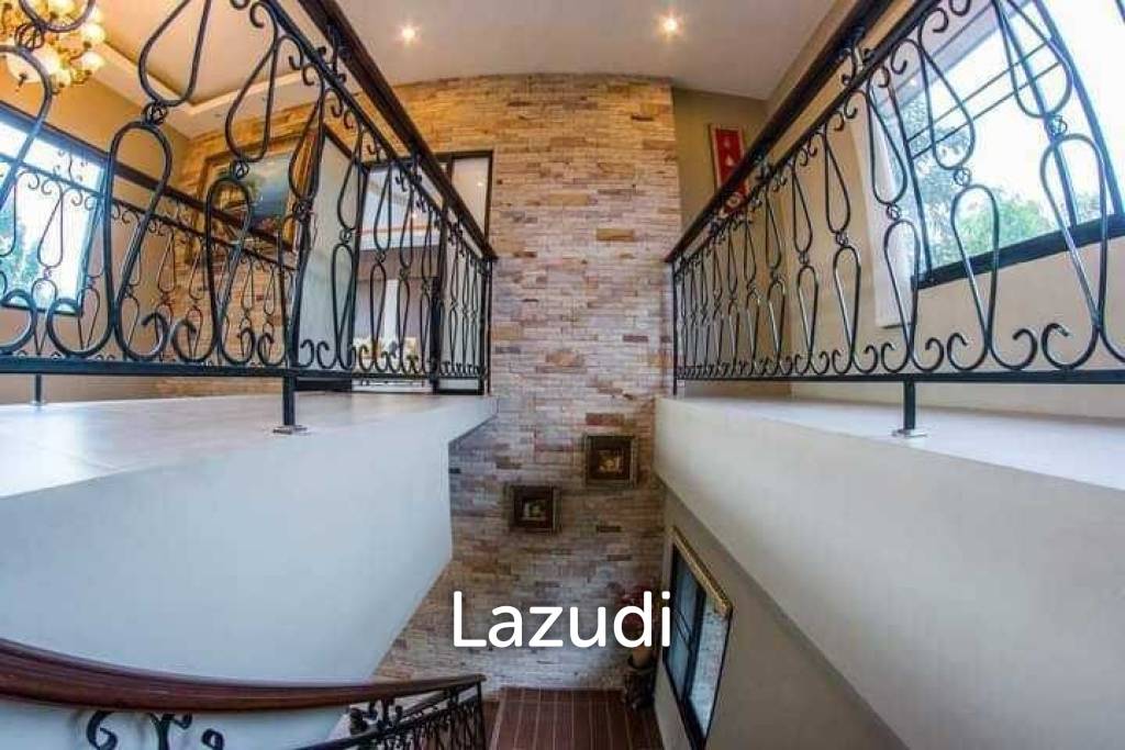 5 Bedrooms House for Sale in Huay Yai